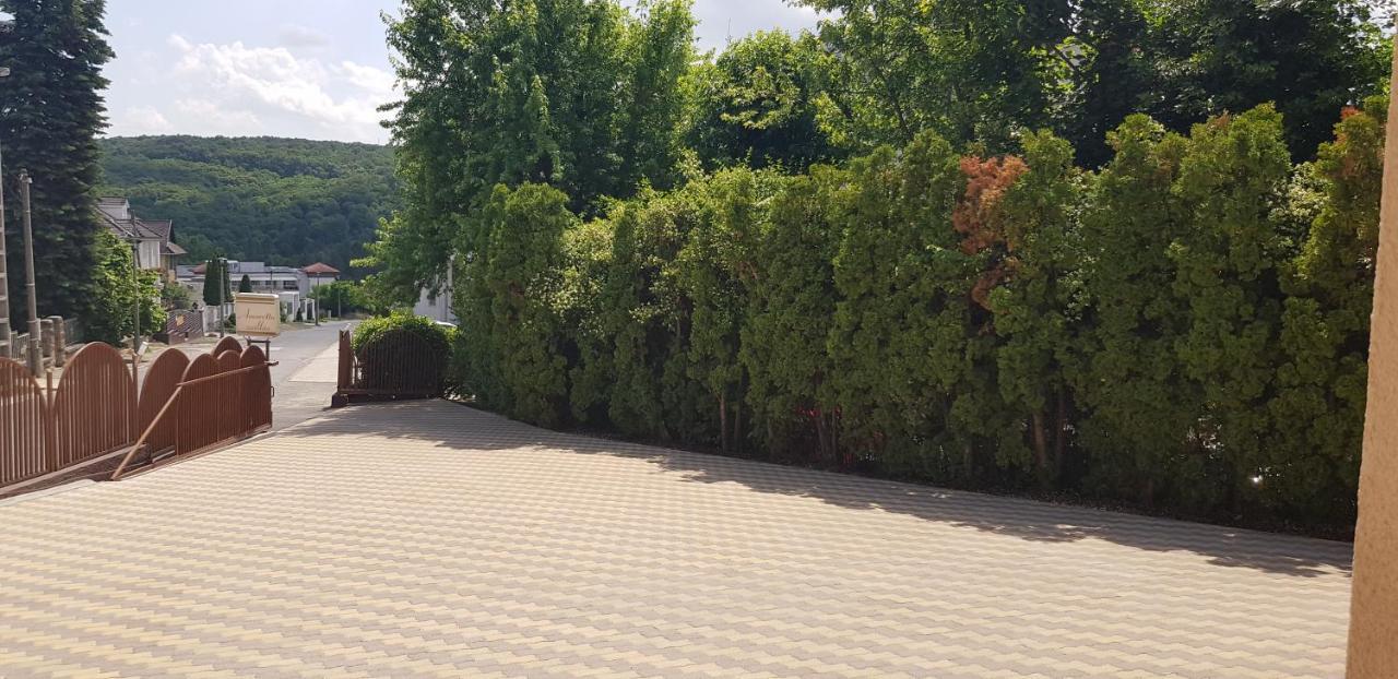 Amaretto Szallas Mişcolţ Exterior foto