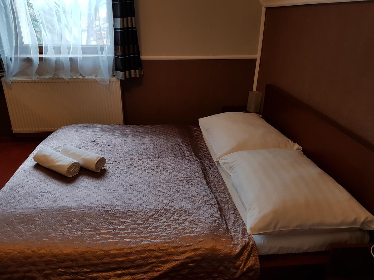 Amaretto Szallas Mişcolţ Exterior foto