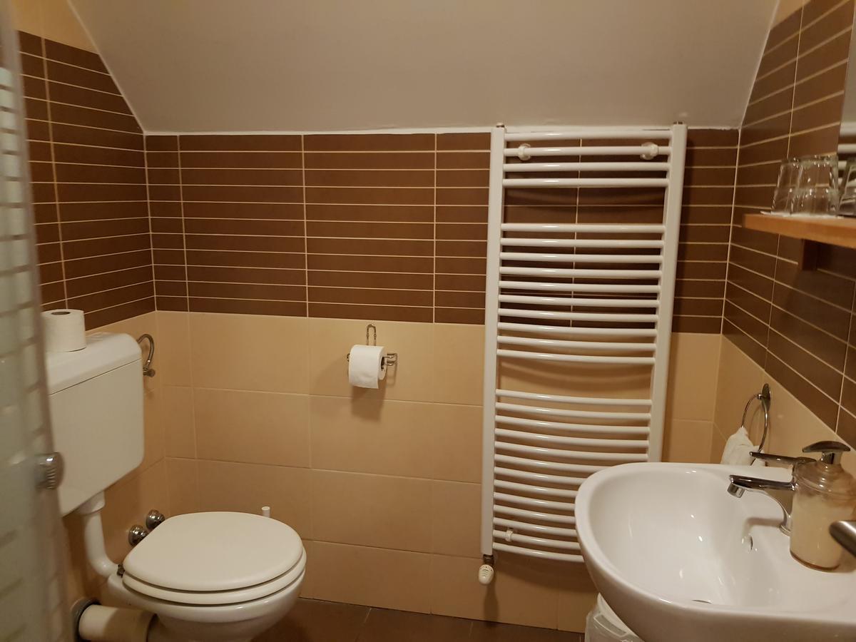 Amaretto Szallas Mişcolţ Exterior foto